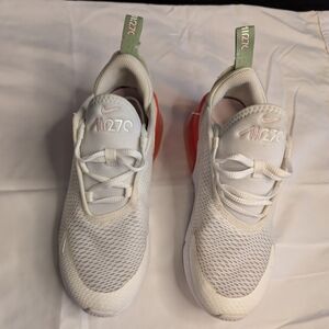 Nike youth air max 270